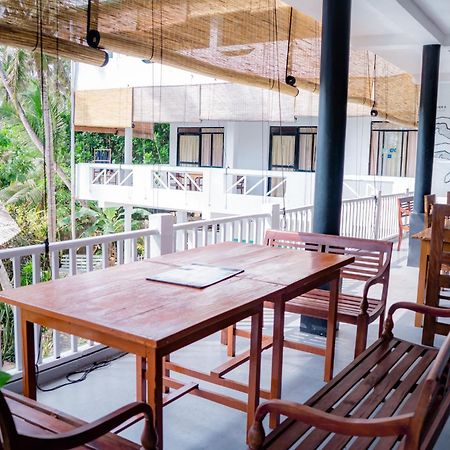 Bed and Breakfast Asanka Surf House & Resturant Midigama East Esterno foto