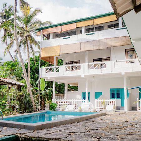 Bed and Breakfast Asanka Surf House & Resturant Midigama East Esterno foto