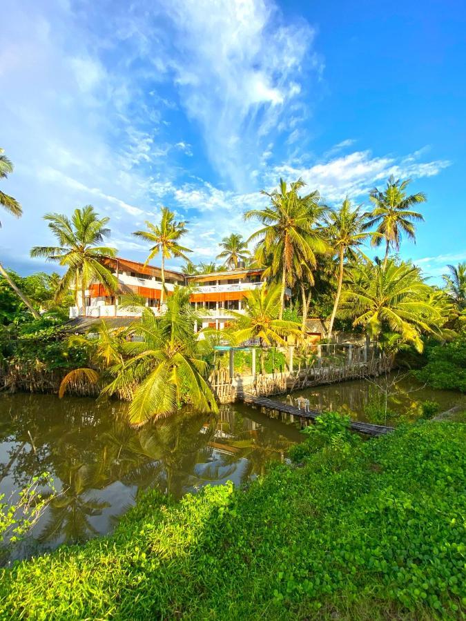 Bed and Breakfast Asanka Surf House & Resturant Midigama East Esterno foto
