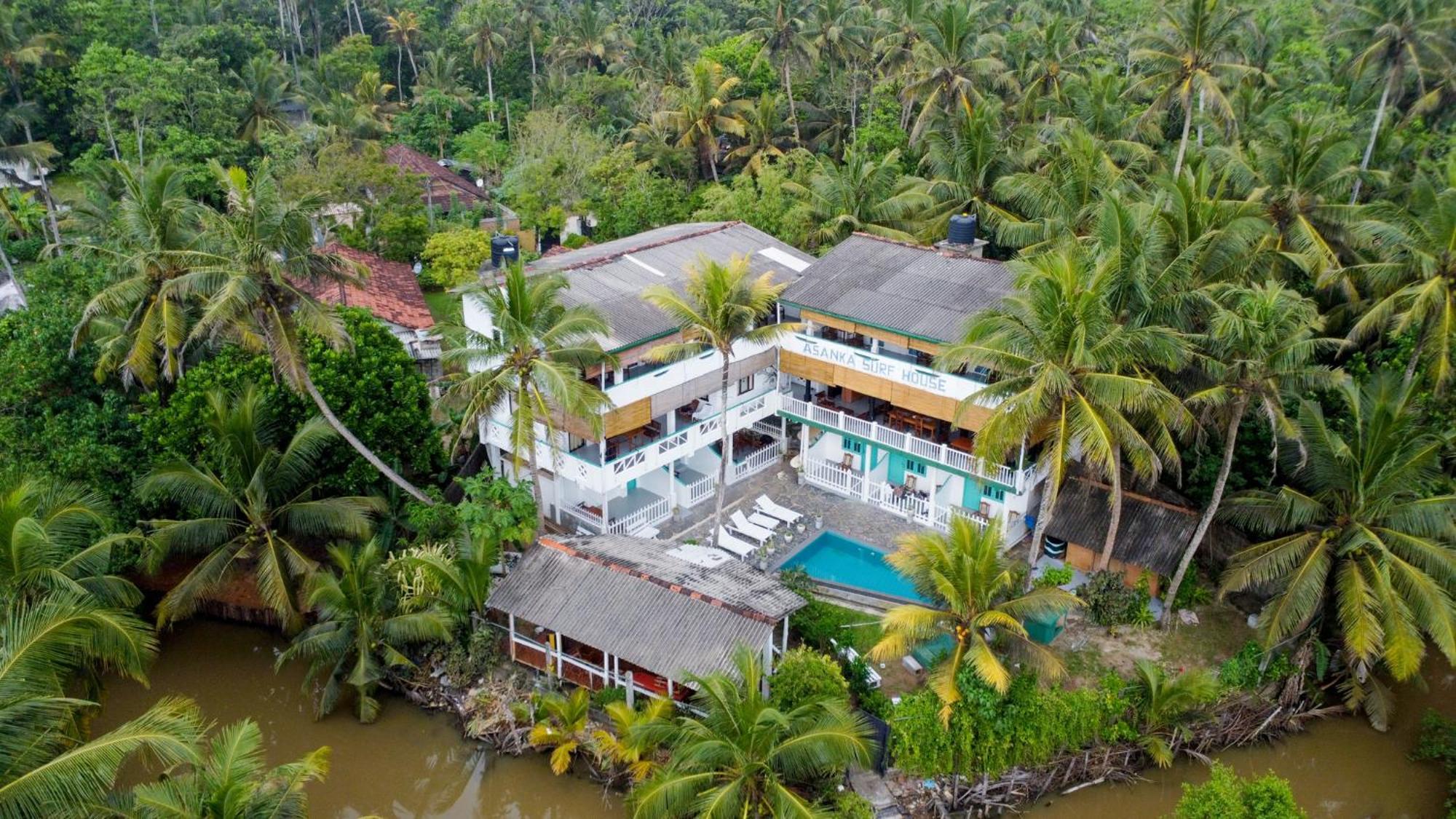 Bed and Breakfast Asanka Surf House & Resturant Midigama East Esterno foto