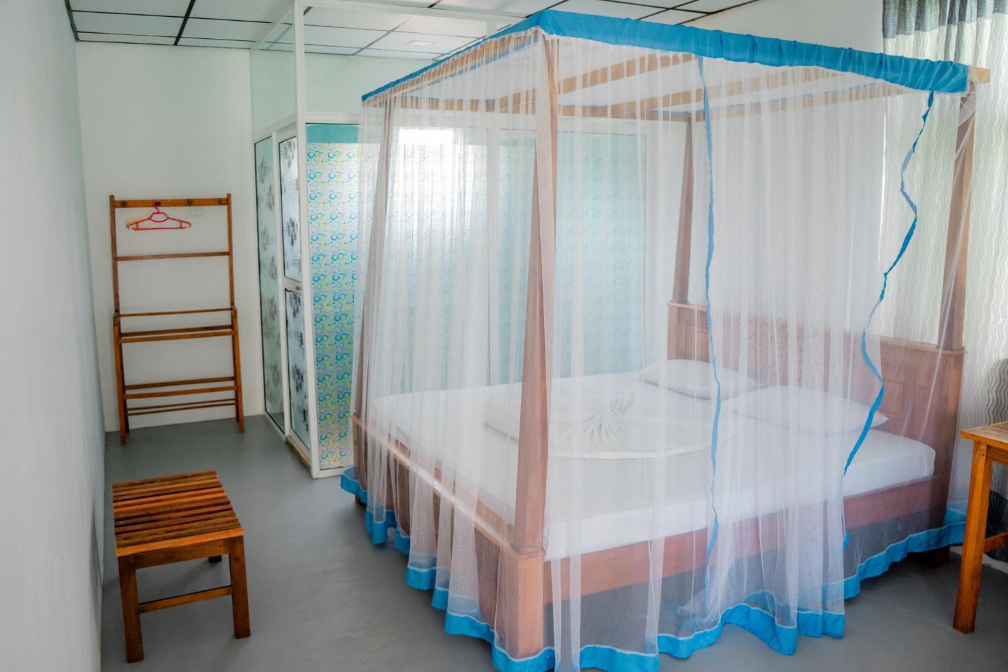 Bed and Breakfast Asanka Surf House & Resturant Midigama East Esterno foto