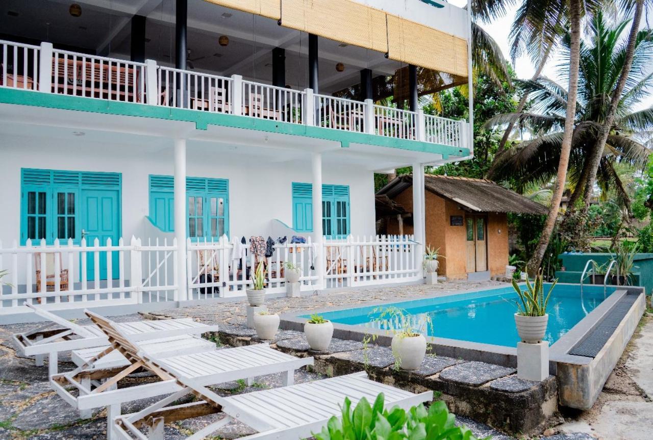 Bed and Breakfast Asanka Surf House & Resturant Midigama East Esterno foto