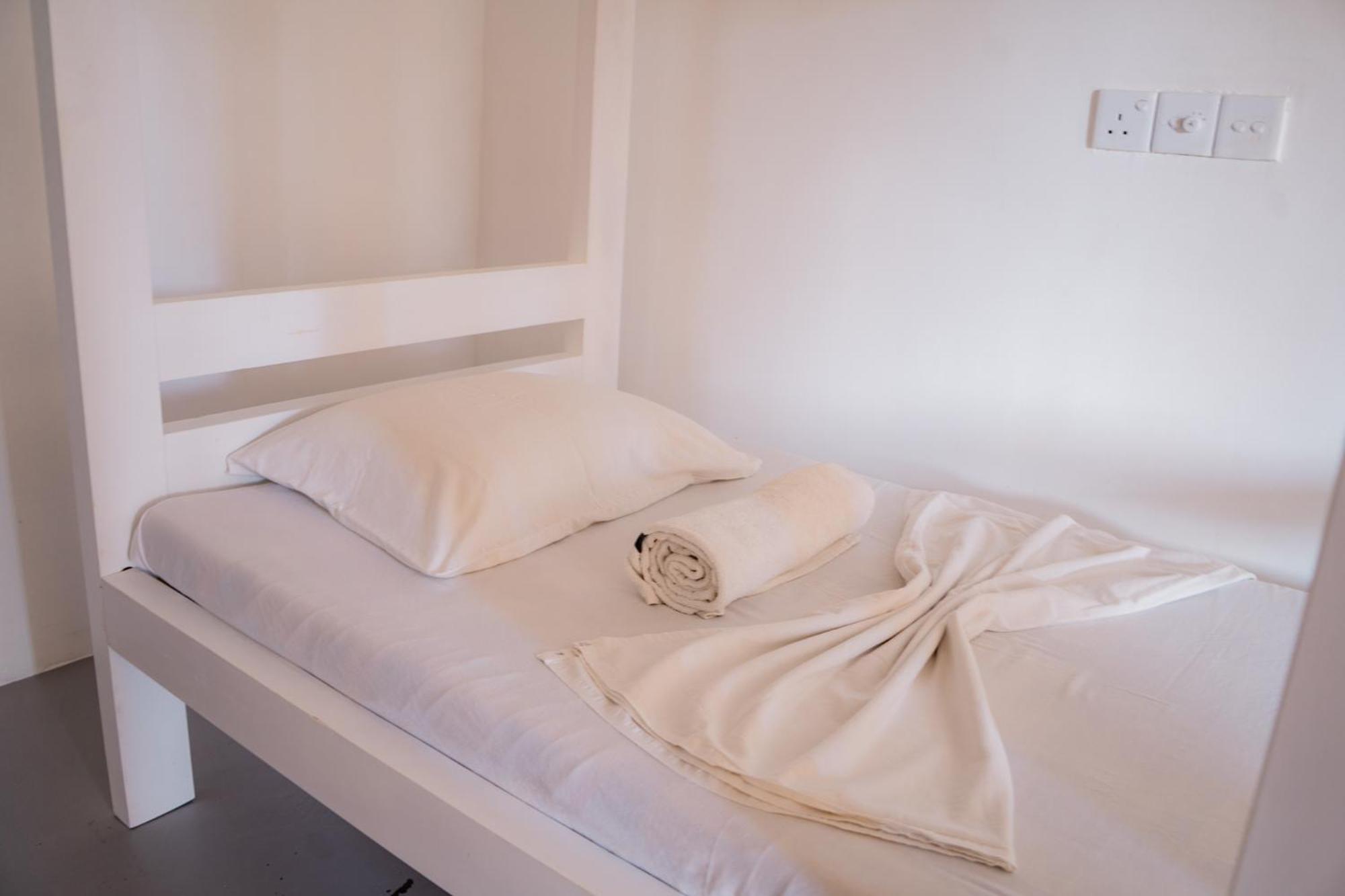 Bed and Breakfast Asanka Surf House & Resturant Midigama East Esterno foto
