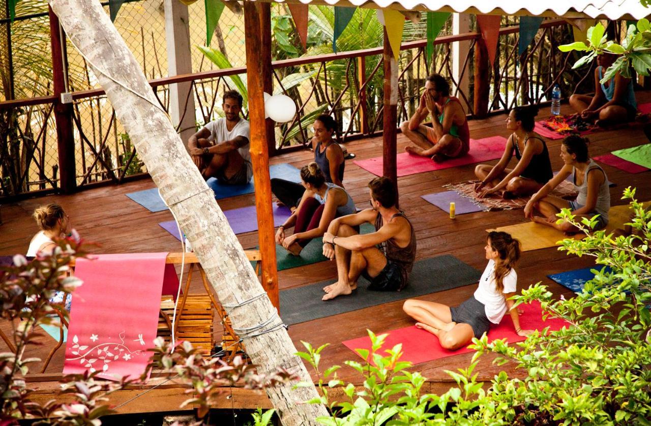Bed and Breakfast Asanka Surf House & Resturant Midigama East Esterno foto