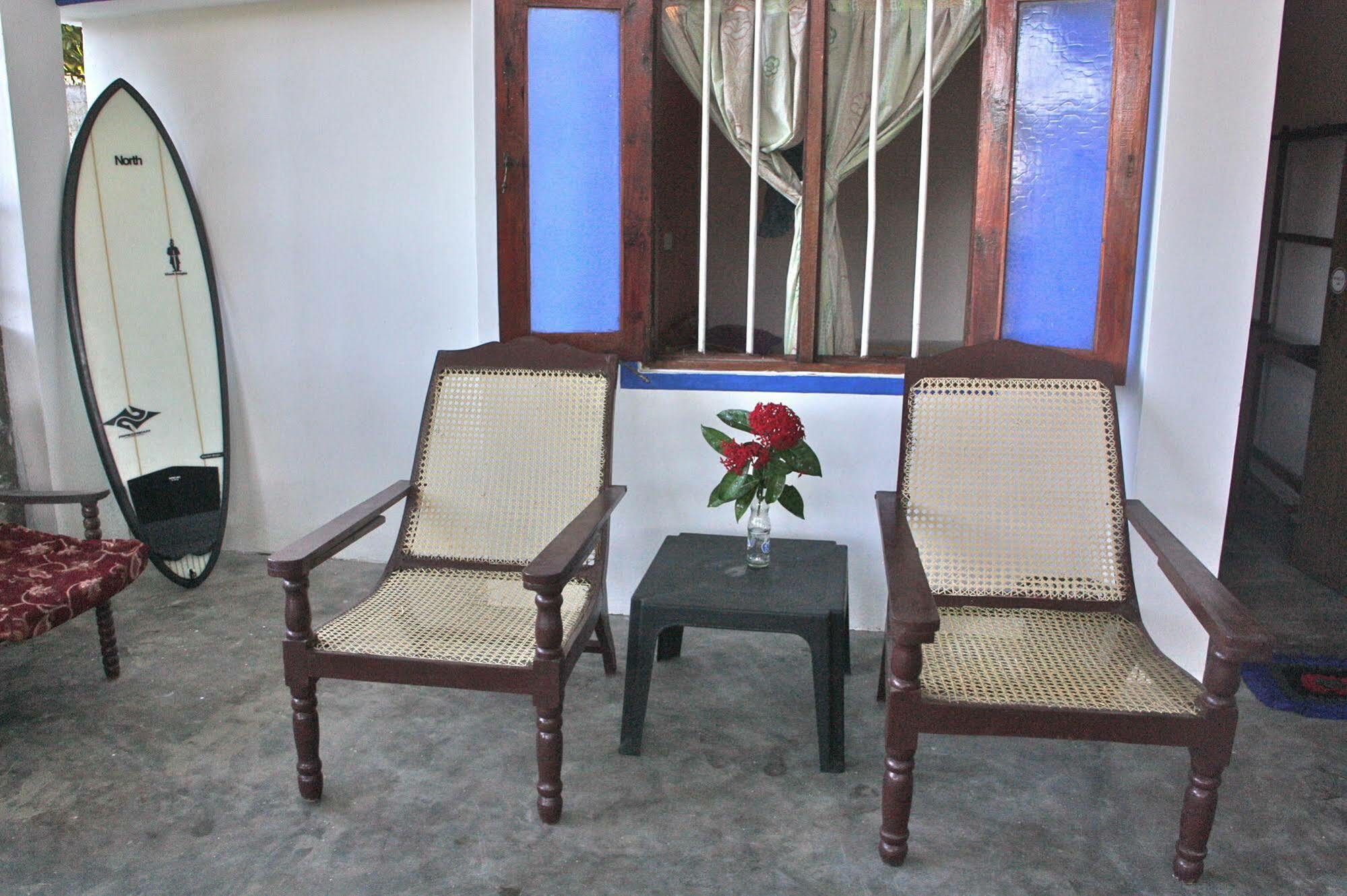 Bed and Breakfast Asanka Surf House & Resturant Midigama East Esterno foto
